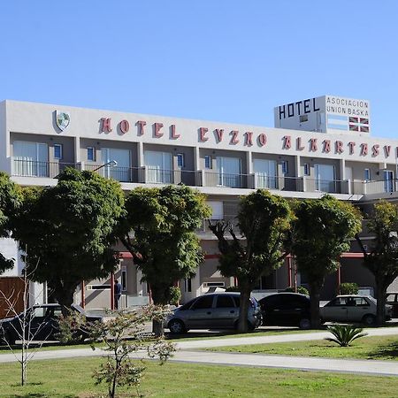 Hotel Euzko Alkartasuna Macachín 외부 사진