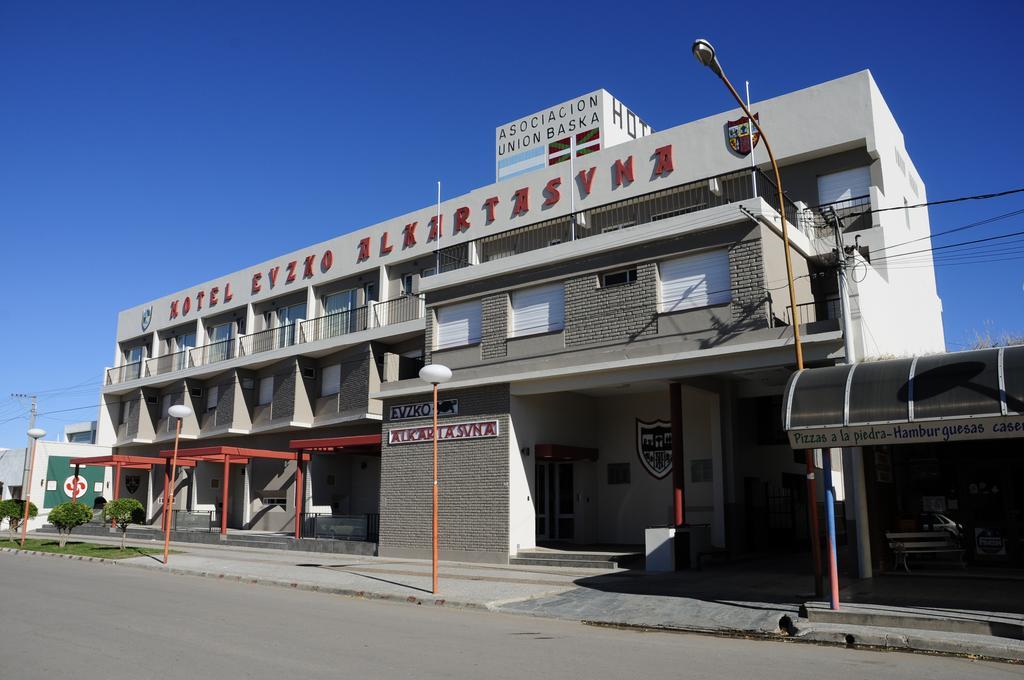 Hotel Euzko Alkartasuna Macachín 외부 사진