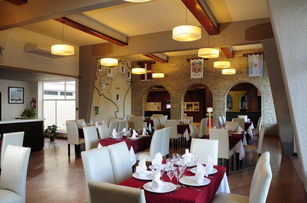 Hotel Euzko Alkartasuna Macachín 외부 사진