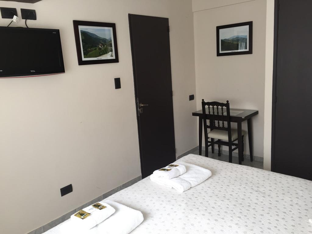 Hotel Euzko Alkartasuna Macachín 외부 사진
