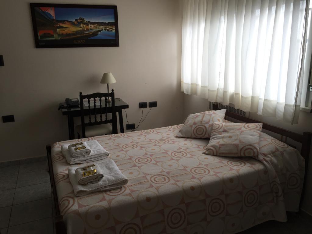 Hotel Euzko Alkartasuna Macachín 외부 사진